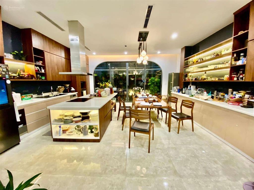 Tòa nhà 60m x 7t phố thạch bàn, long biên  full nội thất  ô tô vào nhà  giá nhỉnh 12 tỷ.