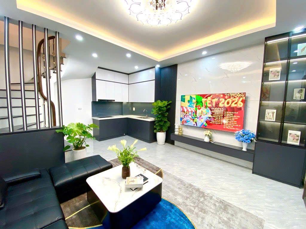 Bán nhà phố Giáp Nhất | Gần phố – 33m², 5 tầng nhà đẹp ở ngay – Giá 9.8 tỷ