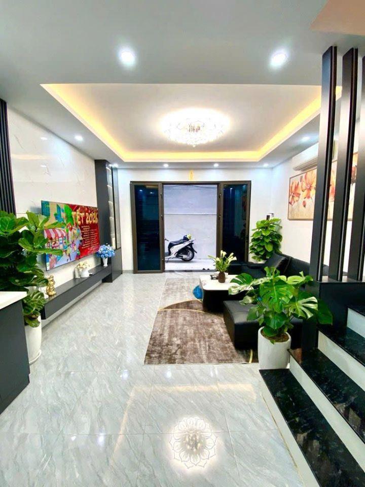 Bán nhà phố Giáp Nhất | Gần phố – 33m², 5 tầng nhà đẹp ở ngay – Giá 9.8 tỷ