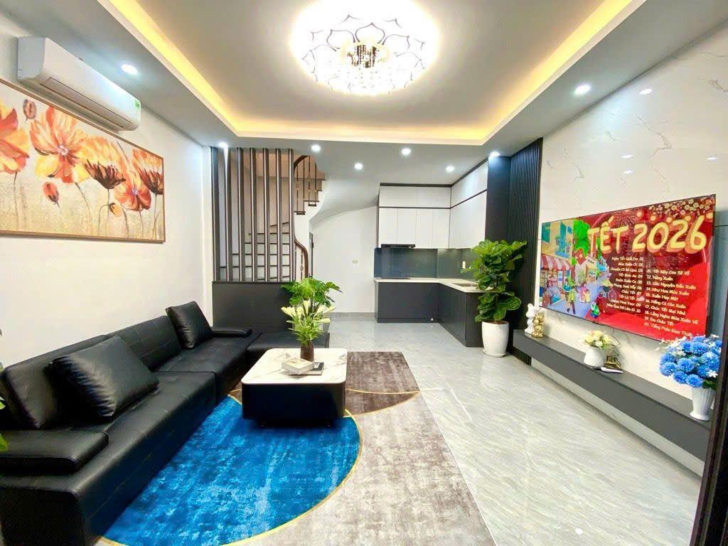 Bán nhà phố Giáp Nhất | Gần phố – 33m², 5 tầng nhà đẹp ở ngay – Giá 9.8 tỷ