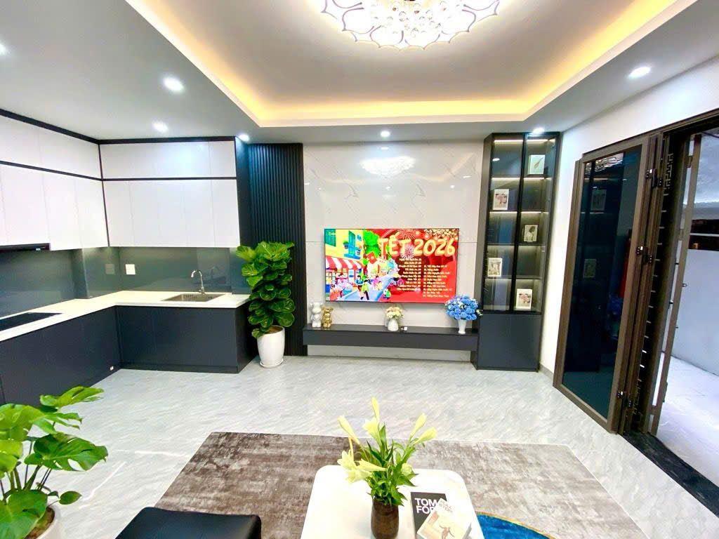 Bán nhà phố Giáp Nhất | Gần phố – 33m², 5 tầng nhà đẹp ở ngay – Giá 9.8 tỷ