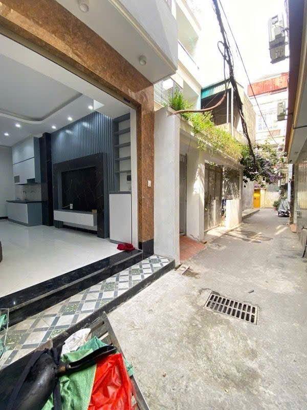 Bán nhà phố Khương Đình – Gần phố, 32m², 6 tầng thang máy, nhà đẹp ở ngay, giá 9 tỷ