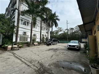 Cho thuê tòa nhà làm trụ sở công ty gần big c thăng long, dt 2.300m² có sân để xe 400m²