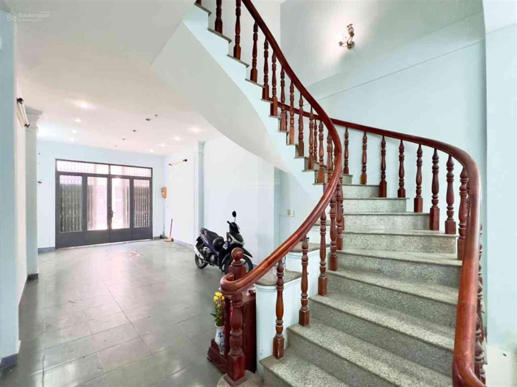 (q.phú nhuận)  mặt phố hoa lan (phan xích long)  80m2  4tầng  làm vp, spa, p.khám.