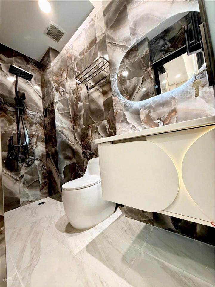 (q. phú nhuận)  huỳnh văn bánh  60m2  ngang khủng  4 tầng  thang máy  full nội thất cao cấp