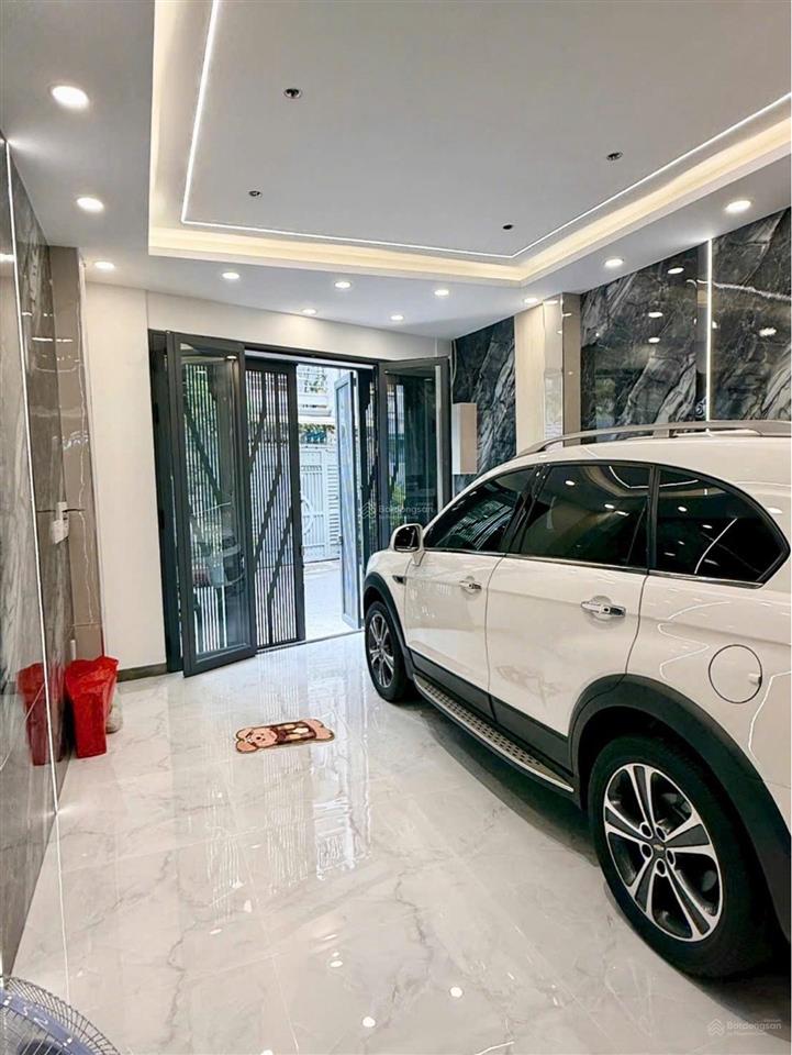 (q. phú nhuận)  huỳnh văn bánh  60m2  ngang khủng  4 tầng  thang máy  full nội thất cao cấp