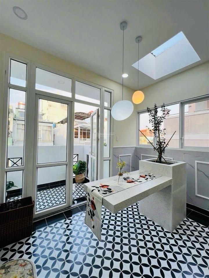 (q.phú nhuận)  phan đăng lưu  99m2  5tầng  chủ xây cực tâm huyết  giám 2tỷ  dòng tiền 30tr/th
