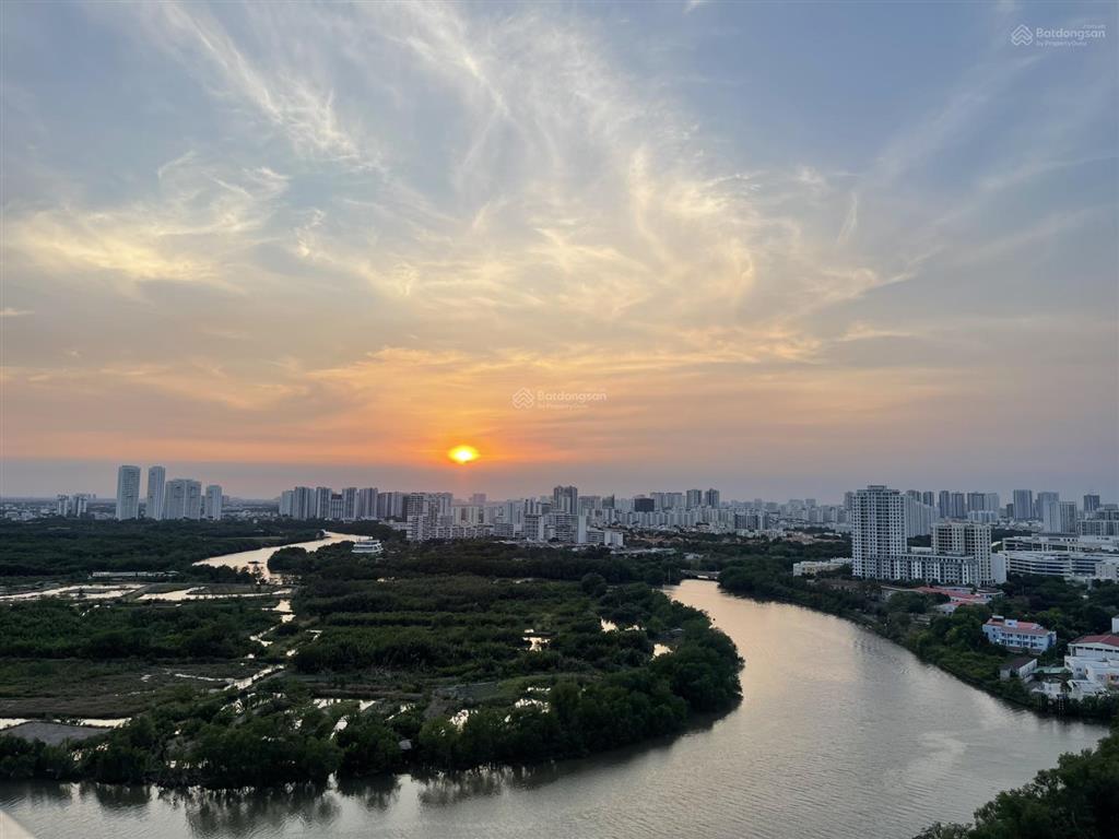 Chủ nhà cần tiền bán gấp căn hộ riverside residence pmh, 180m2, 3pn 4wc giá 15 tỷ.  0914 106 ***