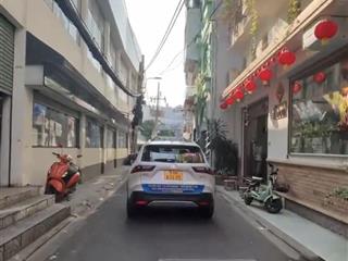 Nhà hxh quay đầu phan đăng lưu vị trí gần mt , nở hậu