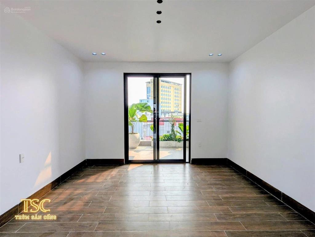 Bán nhà tđc hồ sen có thang máy