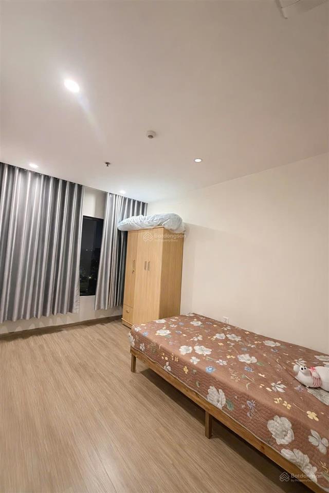 Bán căn 1pn+ phần cộng thiết kế thêm được 1 giường nữa, căn hộ tầng thấp, đồ cơ bản, giá cực tốt.