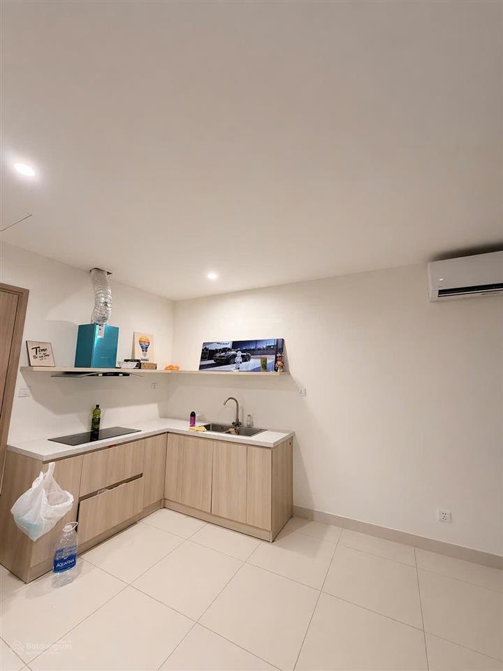 Bán căn 1pn+ phần cộng thiết kế thêm được 1 giường nữa, căn hộ tầng thấp, đồ cơ bản, giá cực tốt.