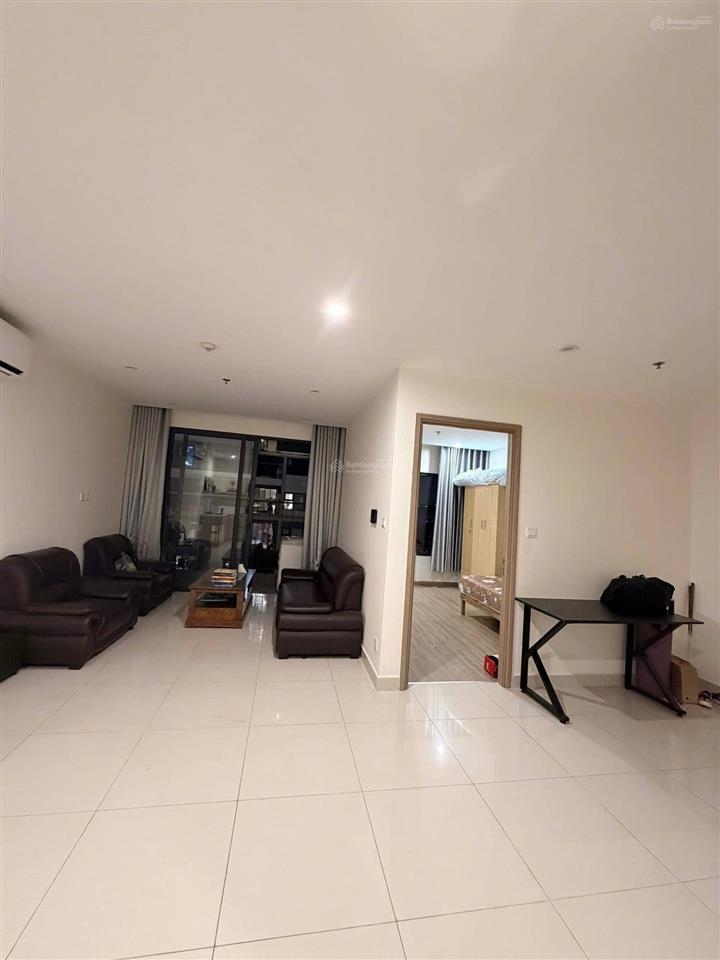 Bán căn 1pn+ phần cộng thiết kế thêm được 1 giường nữa, căn hộ tầng thấp, đồ cơ bản, giá cực tốt.