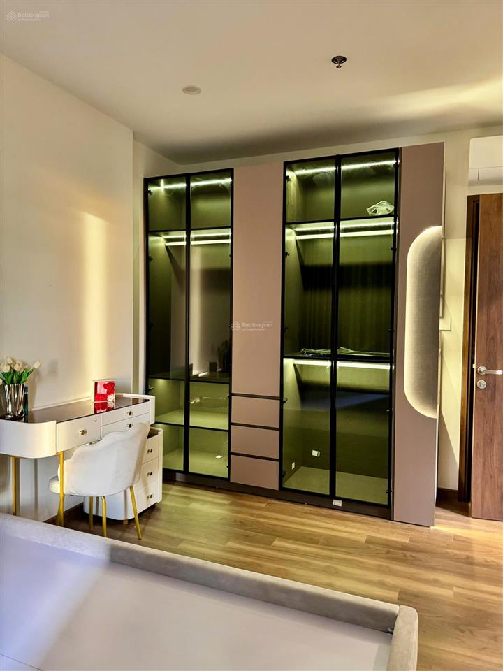 Cho thuê căn hộ 3pn 96m2 full đồ luxury, view hồ, giá 20tr  xem nhà 0868 984 ***