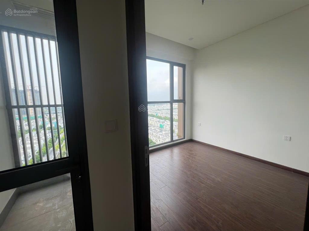 Cho thuê gấp cc căn góc masteri waterfront, tầng trung, view hồ và biệt thự, 64m2, 9,5 triệu vnd