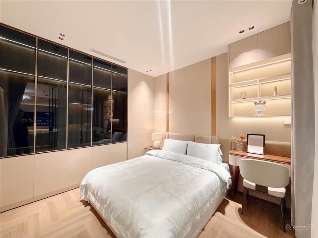 Em cần bán gấp căn hộ 3 phòng ngủ t11 full nội thất đẹp, làm lại hết âm trần chỉ 13 tỷ hơn
