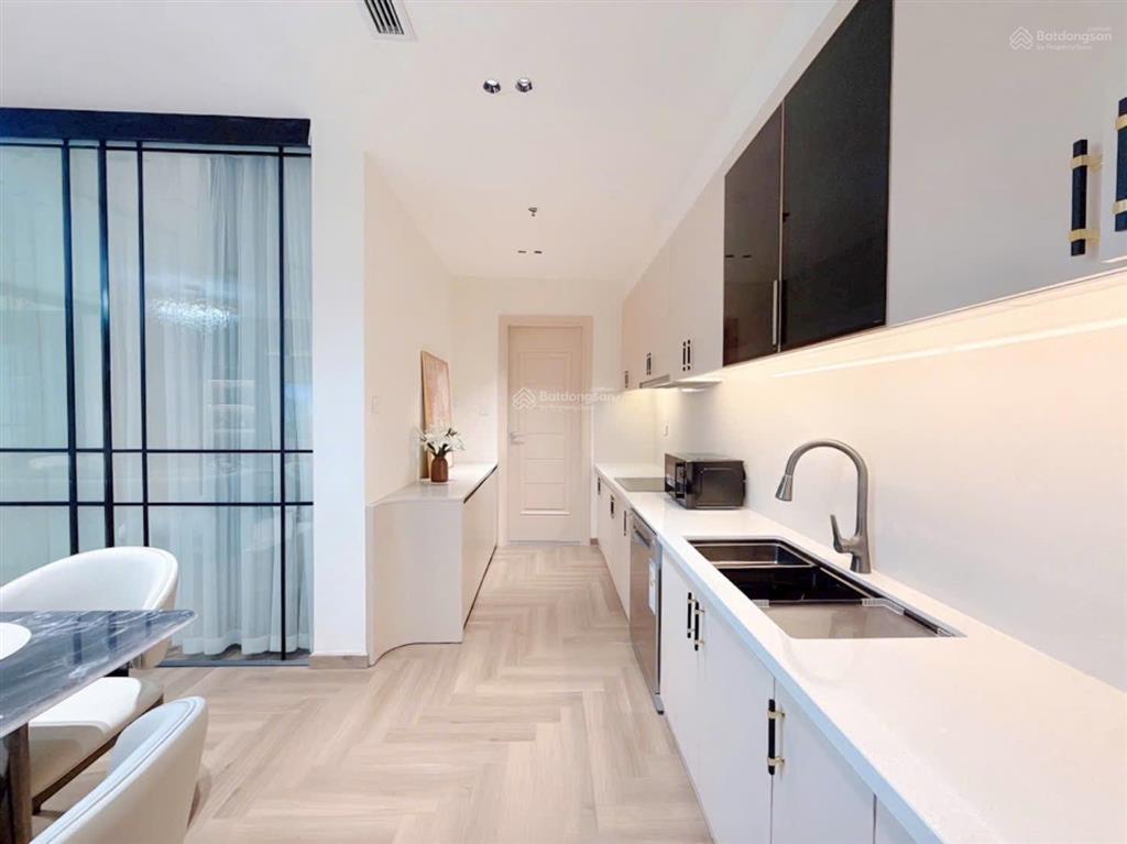 Em cần bán gấp căn hộ 3 phòng ngủ t11 full nội thất đẹp, làm lại hết âm trần chỉ 13 tỷ hơn