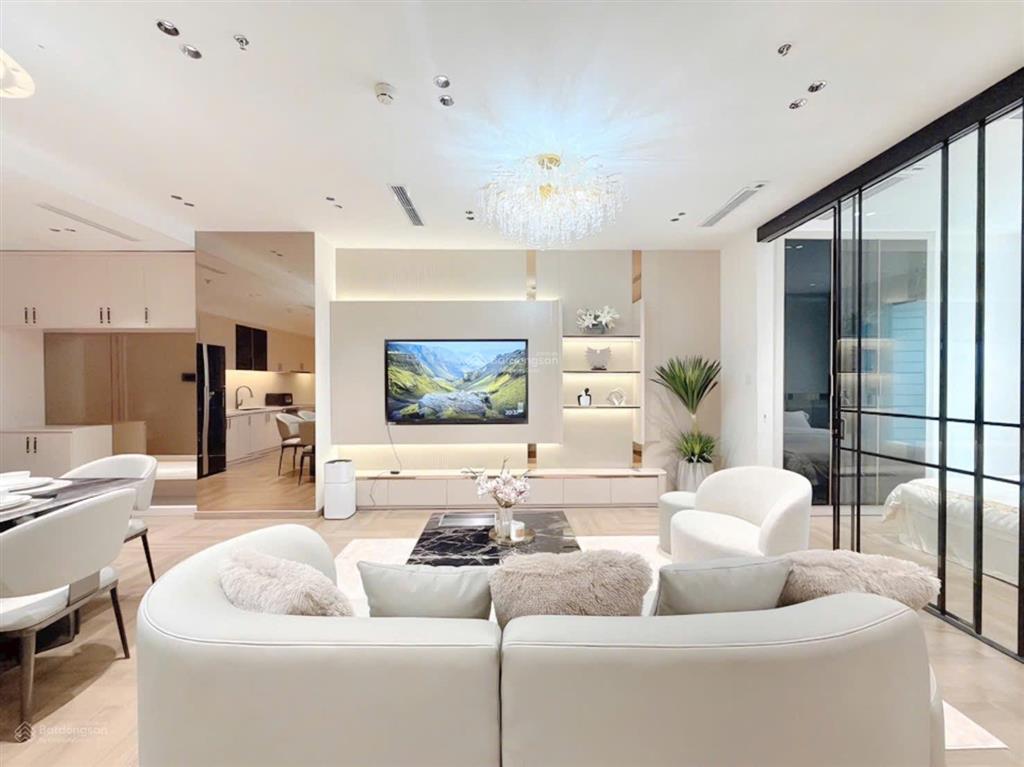 Em cần bán gấp căn hộ 3 phòng ngủ t11 full nội thất đẹp, làm lại hết âm trần chỉ 13 tỷ hơn