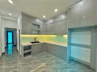 Chùa lángoto đỗ, kinh doanh văn phòng, thang máy, ở sướng, hàng xóm công viên, hồ điều hòa.