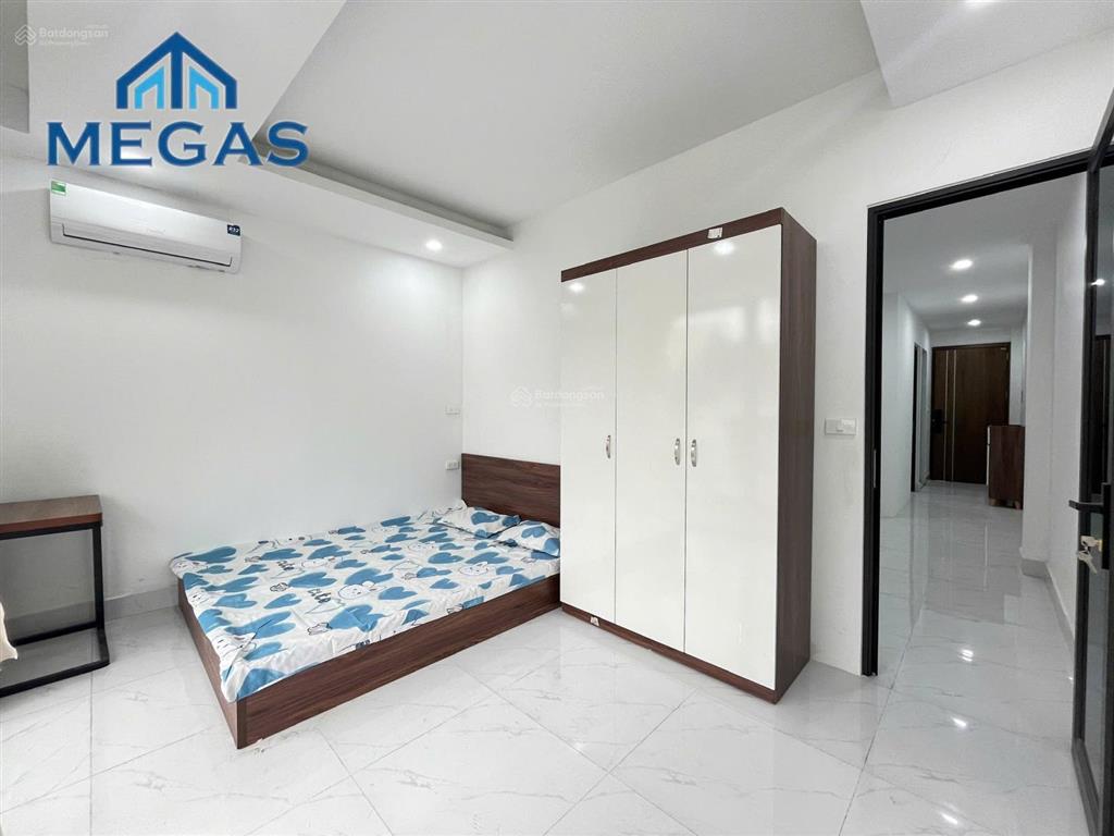 Cho thuê 2 phòng ngủ ban công ngay thành phố giao lưu, phạm văn đồng