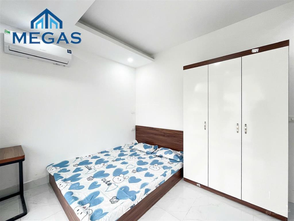 Cho thuê 2 phòng ngủ ban công ngay thành phố giao lưu, phạm văn đồng