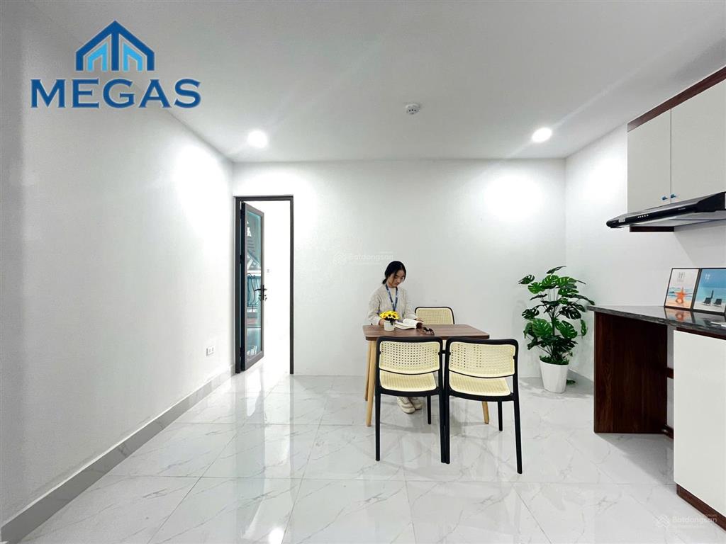 Cho thuê 2 phòng ngủ ban công ngay thành phố giao lưu, phạm văn đồng