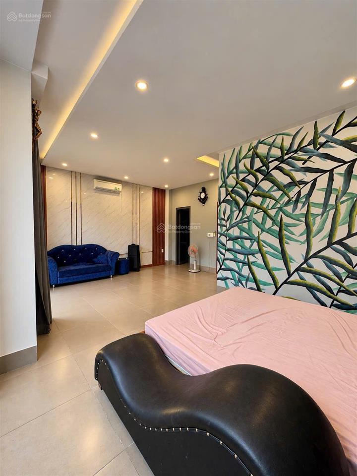 Nhà 3 lầu đẹp ngay khu dân cư tân biên