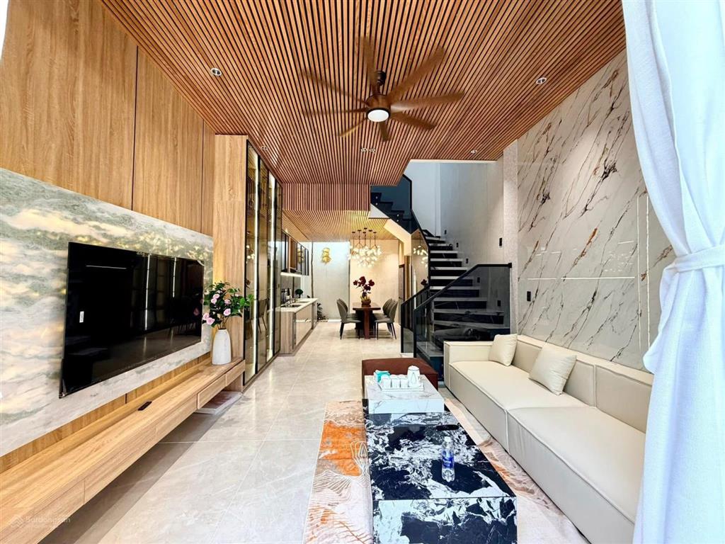 Bán nhà 3 tầng full nội thất kiệt ô tô ông ích khiêm quận hải châu đà nẵng