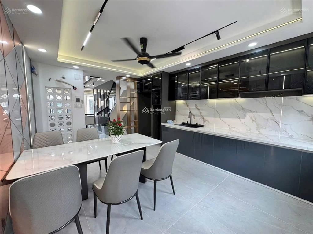 Bán nhà đường 3 tháng 2, phường 11, quận 10, dt 4x18m, 5 tầng, giá 10,5 tỷ