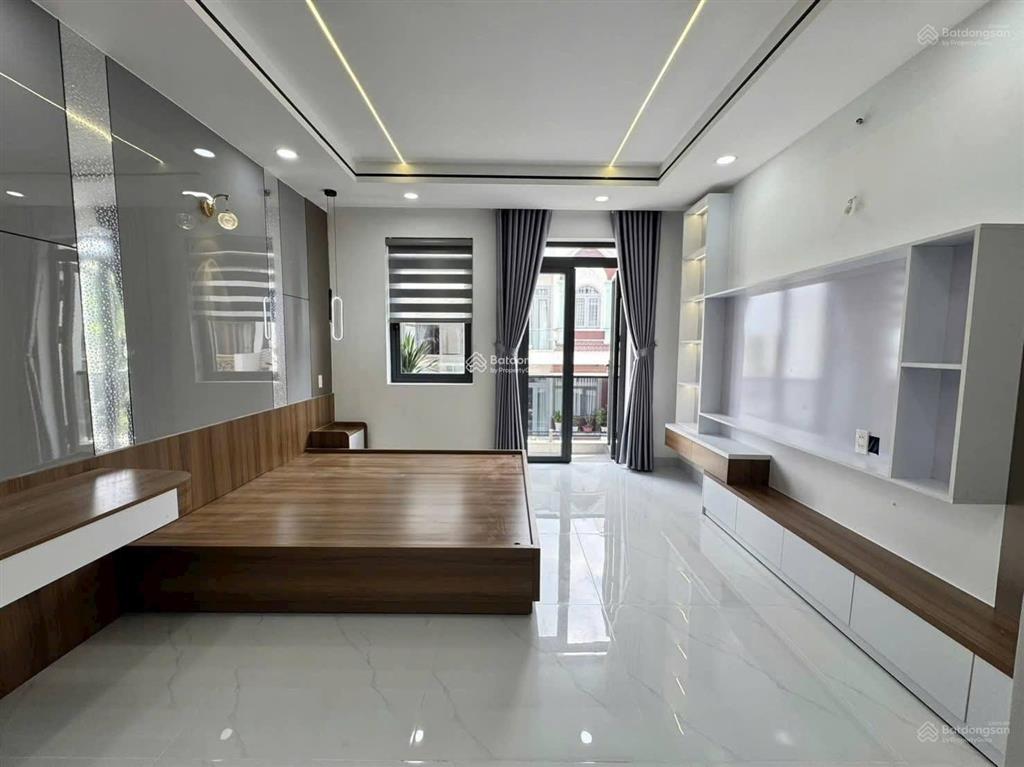 Bán nhà đường 3 tháng 2, phường 11, quận 10, dt 4x18m, 5 tầng, giá 10,5 tỷ