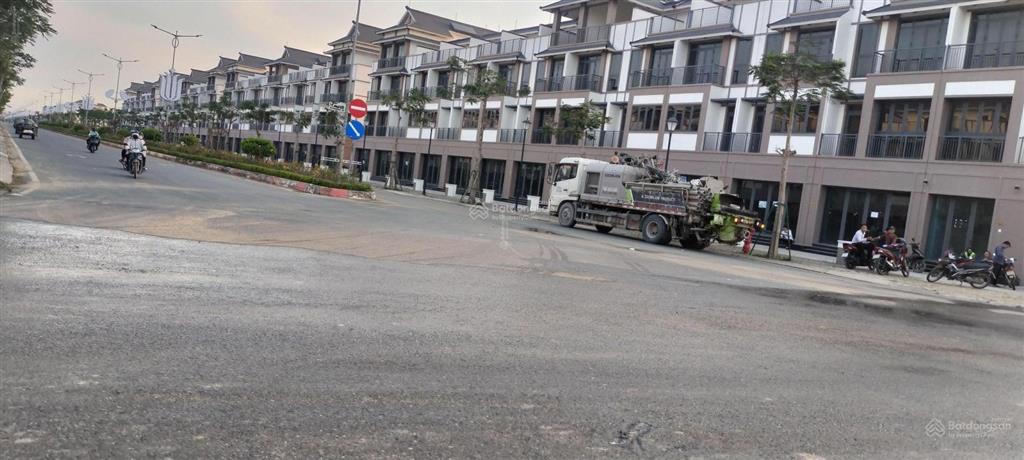 Bán nền đất giá rẻ gần cổng dự án lago centro mặt tiền vành đai 4 bến lức long an