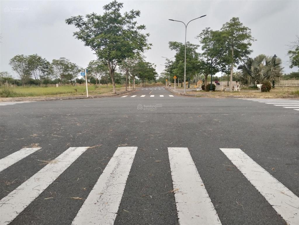 Bán đất mặt tiền lớn giá 80m2 chỉ 885 triệu tại dự án lago centro bến lức gần khu công nghiệp