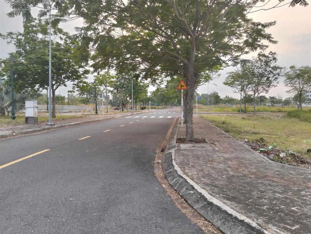 Bán đất mặt tiền lớn giá 80m2 chỉ 885 triệu tại dự án lago centro bến lức gần khu công nghiệp