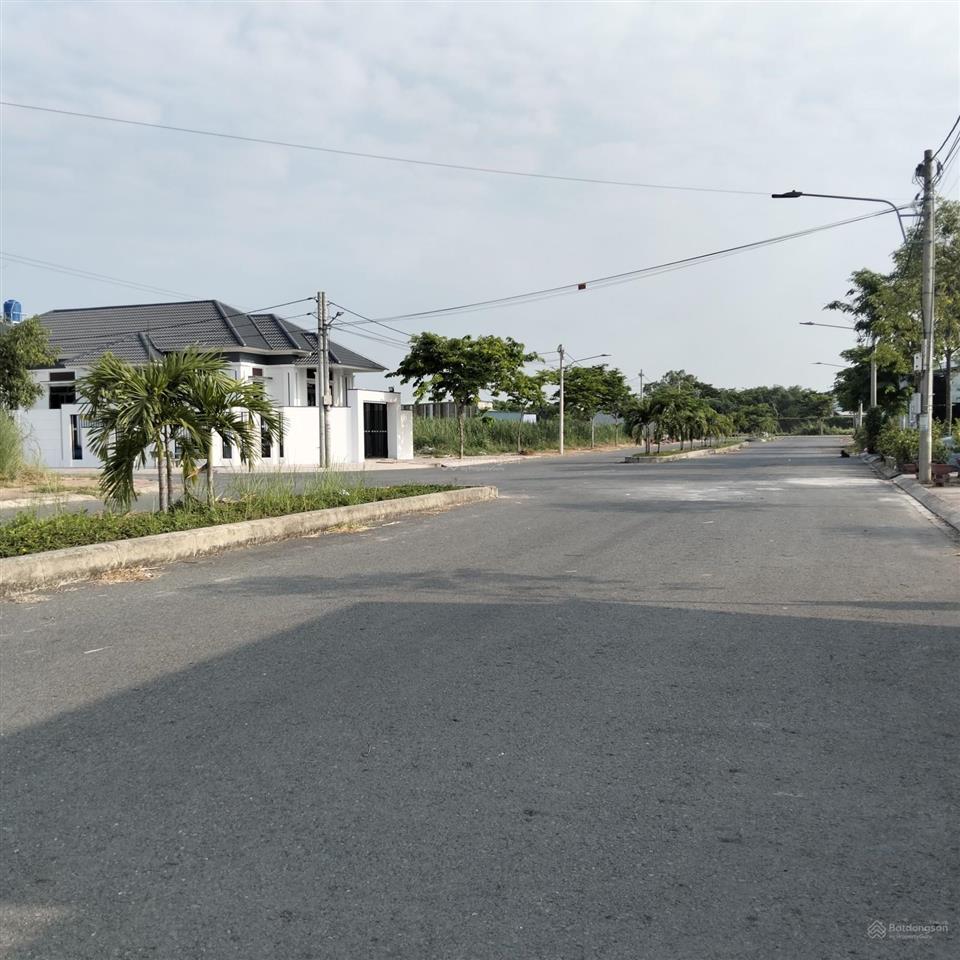 Bán lô đất mặt tiền 100m2 giá 880tr  sổ hồng riêng, xây dựng ngay, gần khu công nghiệp hựu thạnh