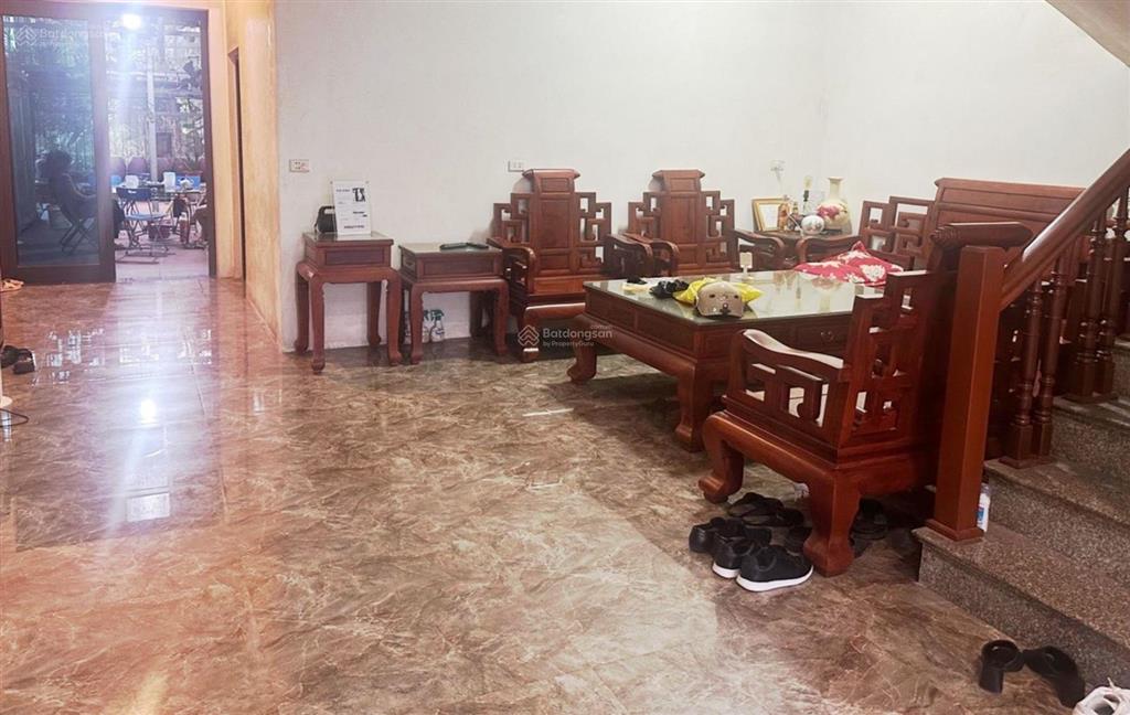 Bán nhà 3 tầng kinh doanh mặt phố vỉa hè đá bóng nội thất đẹp dân xây