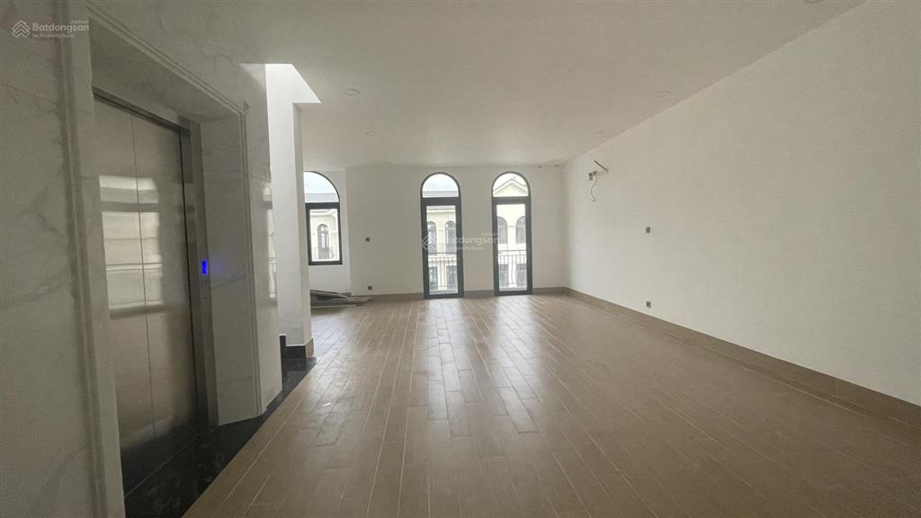 Cho thuê nhà phố tại vinhomes grand park, 30 triệu vnd, 84m2, 5 tầng, 5wc, hàng hiếm tại q9