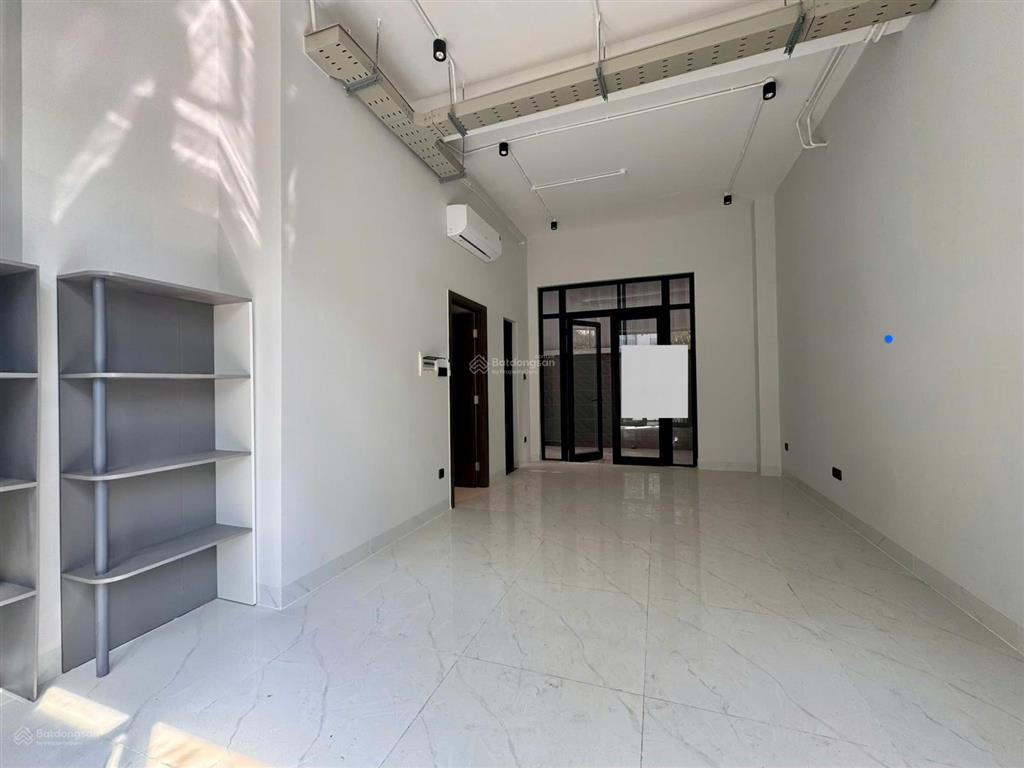 Cho thuê nhà phố 84m2 tại vinhomes grand park, có sẵn thang máy, máy lạnh