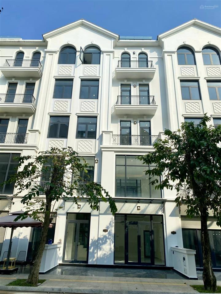 Cho thuê nhà phố 84m2 tại vinhomes grand park, có sẵn thang máy, máy lạnh