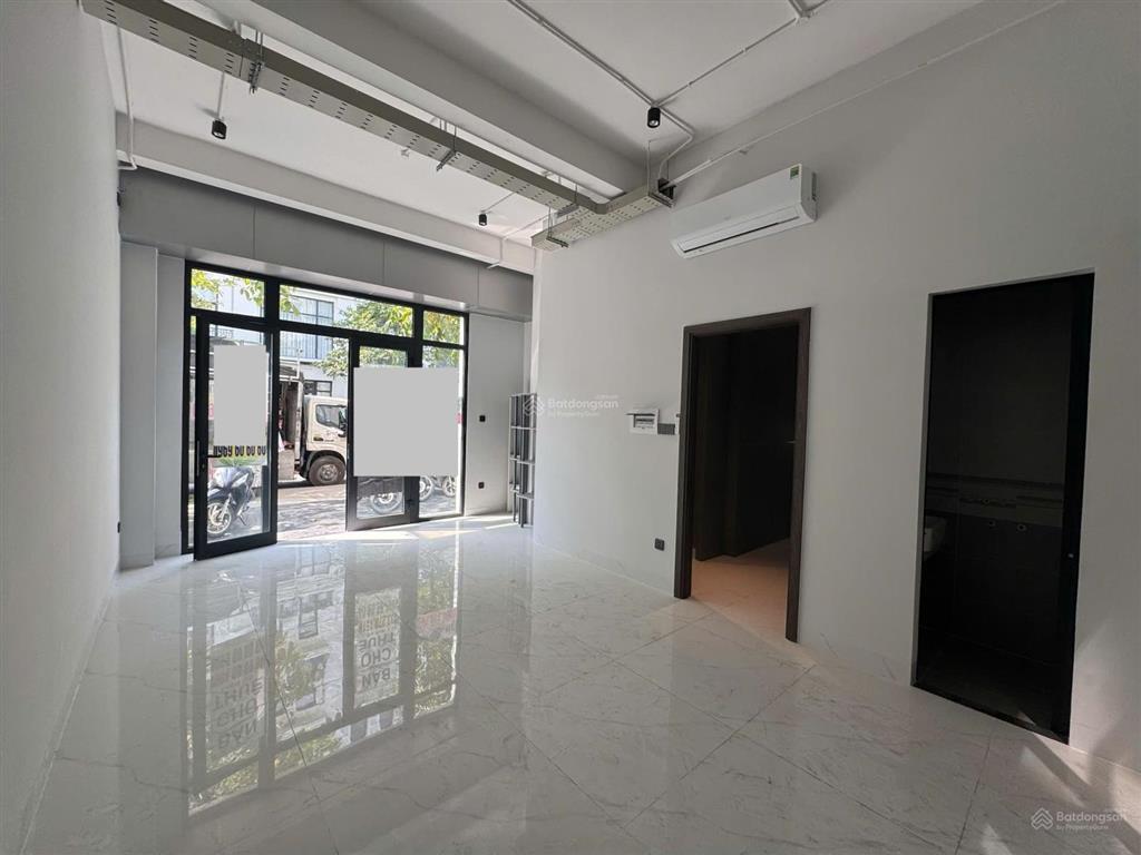 Cho thuê nhà phố 84m2 tại vinhomes grand park, có sẵn thang máy, máy lạnh