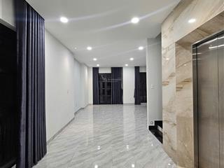 Cho thuê biệt thự 200m2 nội thất cơ bản, bếp, rèm, máy lạnh, thang máy tại vinhomes grand park