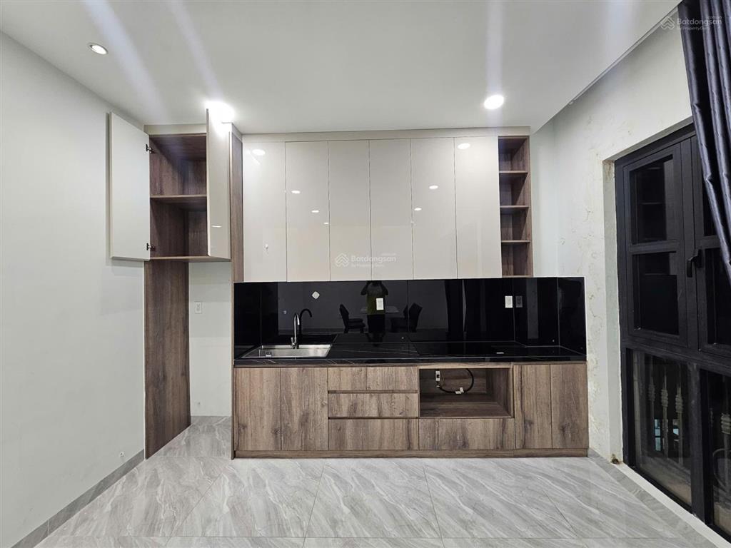 Cho thuê biệt thự 200m2 nội thất cơ bản, bếp, rèm, máy lạnh, thang máy tại vinhomes grand park
