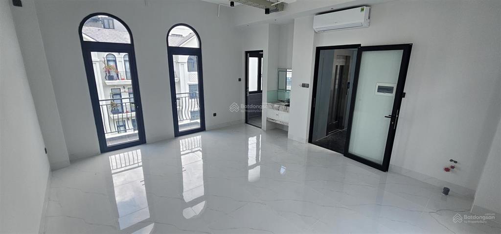 Cho thuê nhà phố liền kề 84m2 đất, diện tích sử dụng 250m2 tại vinhomes grand park, giá 30 triệu/th