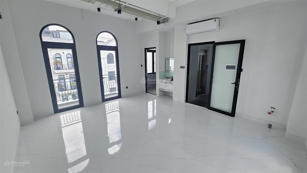 Cho thuê nhà phố liền kề 84m2 đất, diện tích sử dụng 250m2 tại vinhomes grand park, giá 30 triệu/th