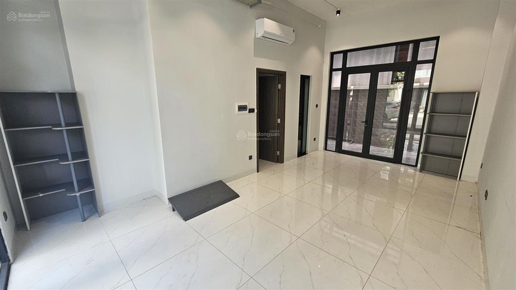 Cho thuê nhà phố liền kề 84m2 đất, diện tích sử dụng 250m2 tại vinhomes grand park, giá 30 triệu/th