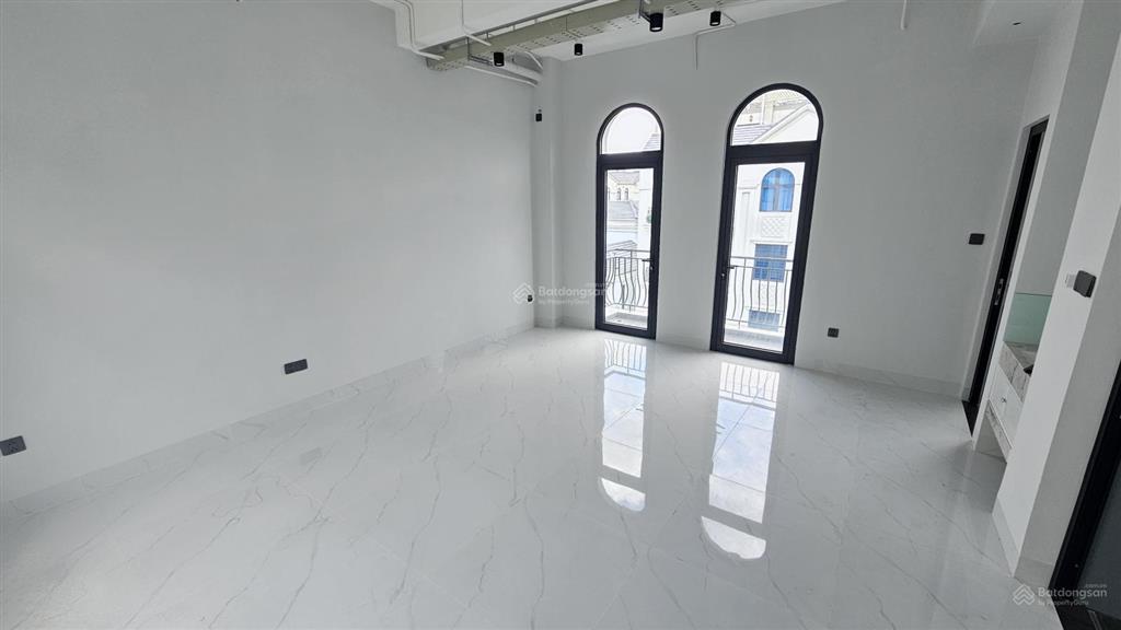 Cho thuê nhà phố liền kề 84m2 đất, diện tích sử dụng 250m2 tại vinhomes grand park, giá 30 triệu/th