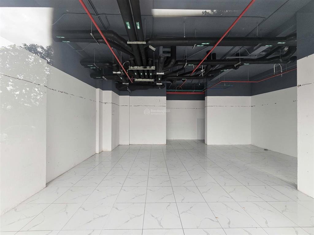 Cho thuê shop khối đế mặt sảnh vinhomes grand park, dt 81m2, giá chỉ 30 triệu/tháng