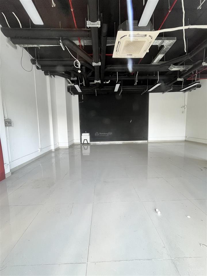 Cho thuê shop khối đế mặt sảnh vinhomes grand park, dt 81m2, giá chỉ 30 triệu/tháng