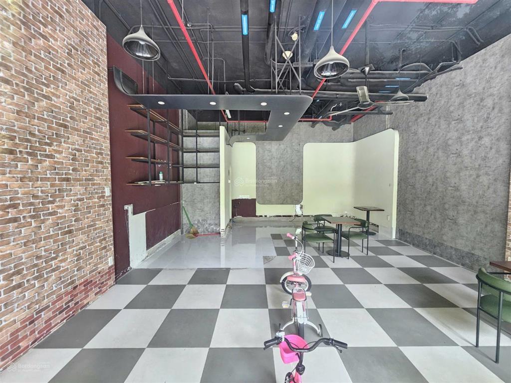 Cho thuê shop khối đế mặt sảnh origami, vinhomes grand park, 50m2 giá 15 triệu/tháng