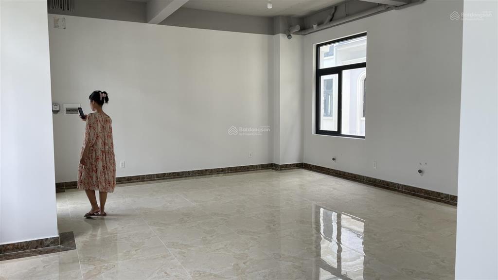Cho thuê mặt bằng văn phòng tại vinhomes grand park, 40m2, giá 6 triệu/th, có máy lạnh, thang máy