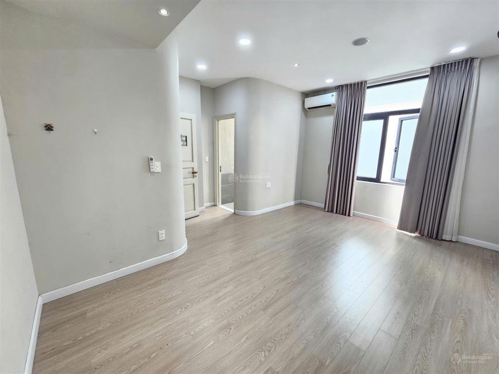 Cho thuê mặt bằng văn phòng tại vinhomes grand park, 40m2, giá 6 triệu/th, có máy lạnh, thang máy